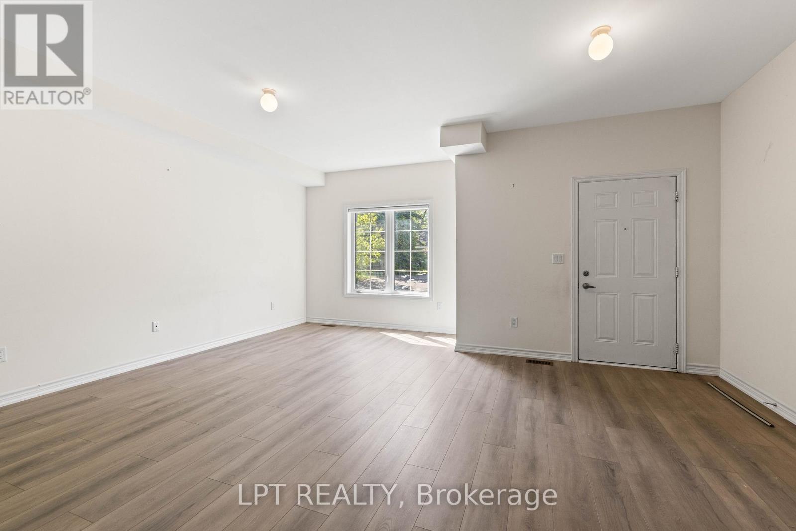 Th05 - 110 Grew Boulevard, Georgina, Ontario  L0E 1L0 - Photo 13 - N13212702