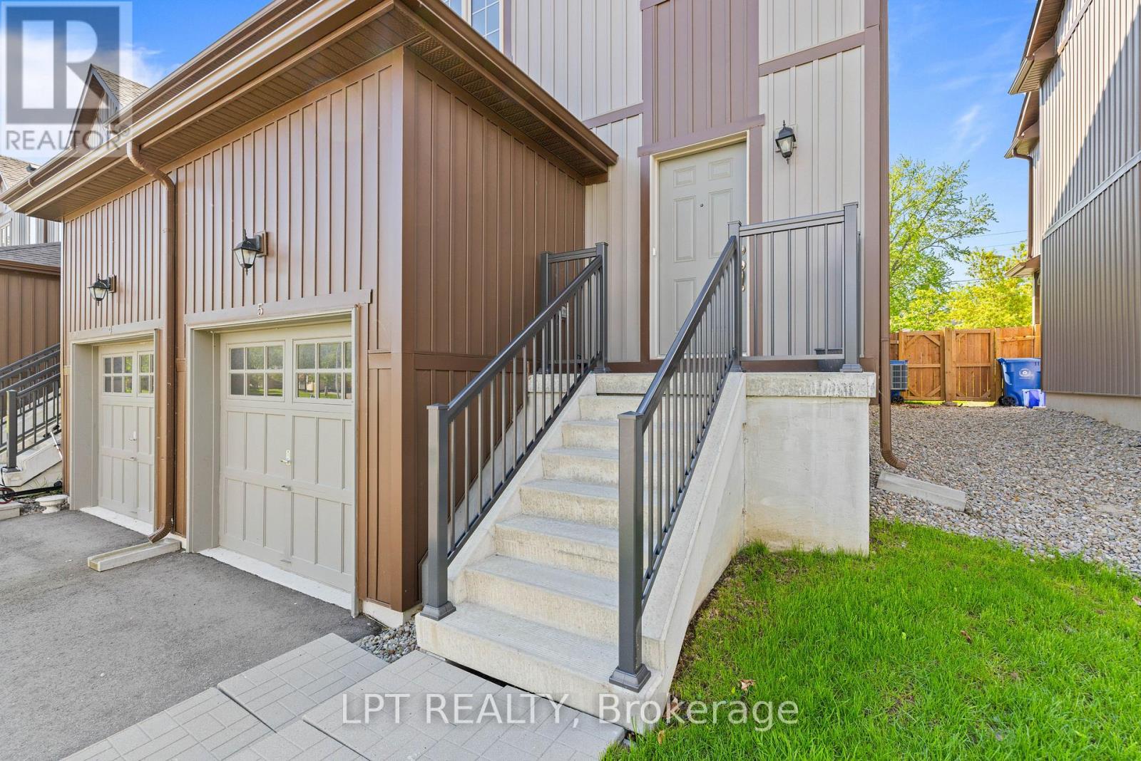 Th05 - 110 Grew Boulevard, Georgina, Ontario  L0E 1L0 - Photo 5 - N13212702