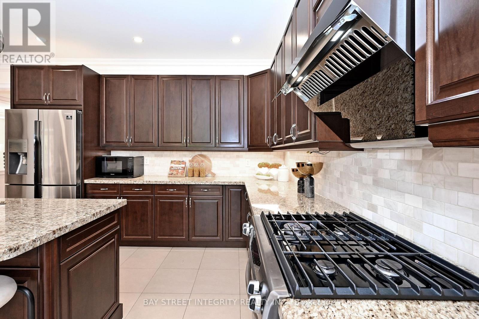 71 Allison Ann Way, Vaughan, Ontario  L6A 0J4 - Photo 12 - N13212714