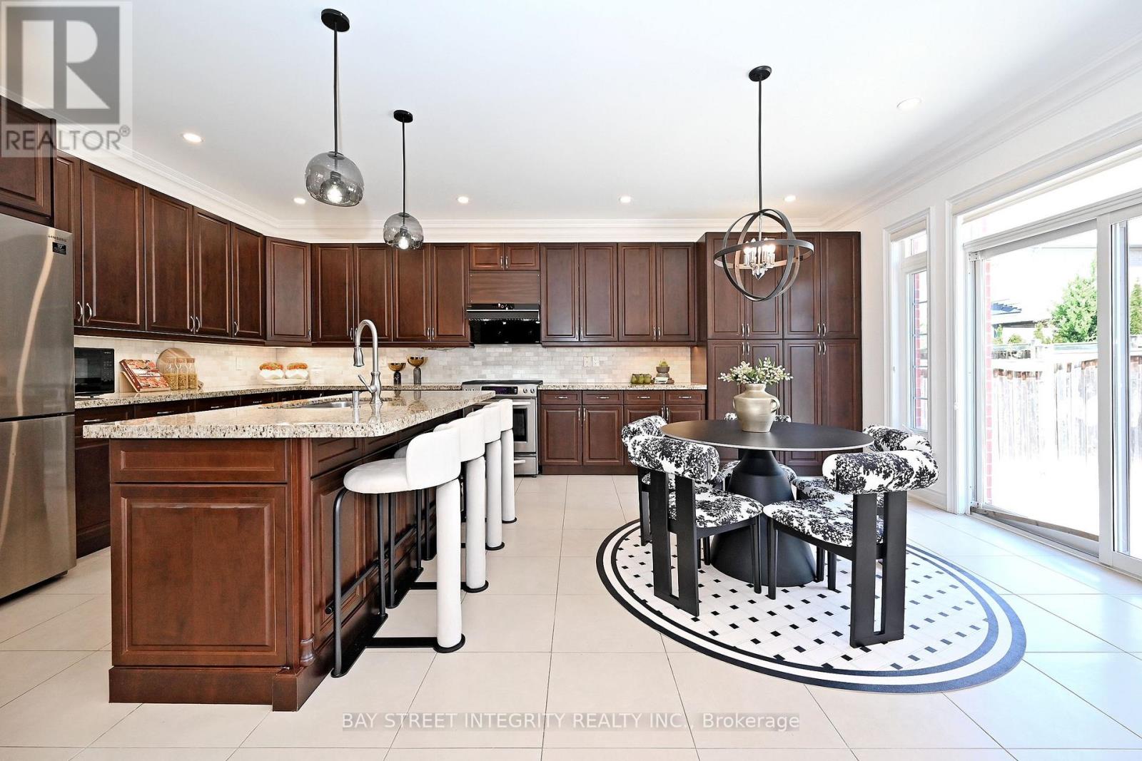 71 Allison Ann Way, Vaughan, Ontario  L6A 0J4 - Photo 9 - N13212714