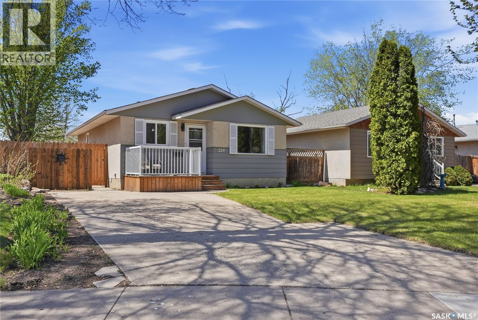 229 Acadia Place, Saskatoon, Saskatchewan  S7H 3W3 - Photo 1 - SK037558