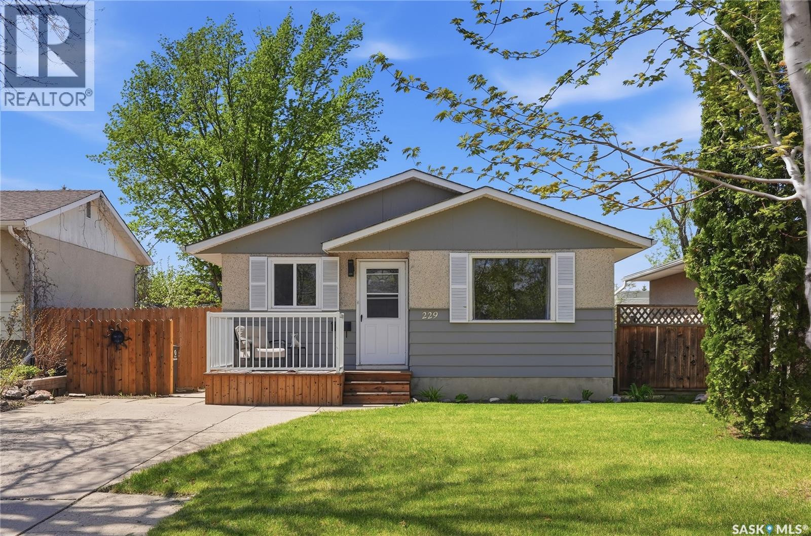 229 Acadia Place, Saskatoon, Saskatchewan  S7H 3W3 - Photo 4 - SK037558