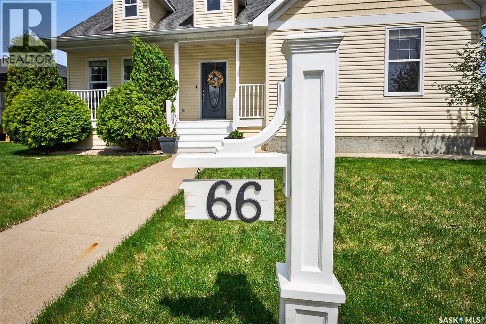 66 Everton Crescent, Moose Jaw, Saskatchewan  S6K 0A3 - Photo 3 - SK037374