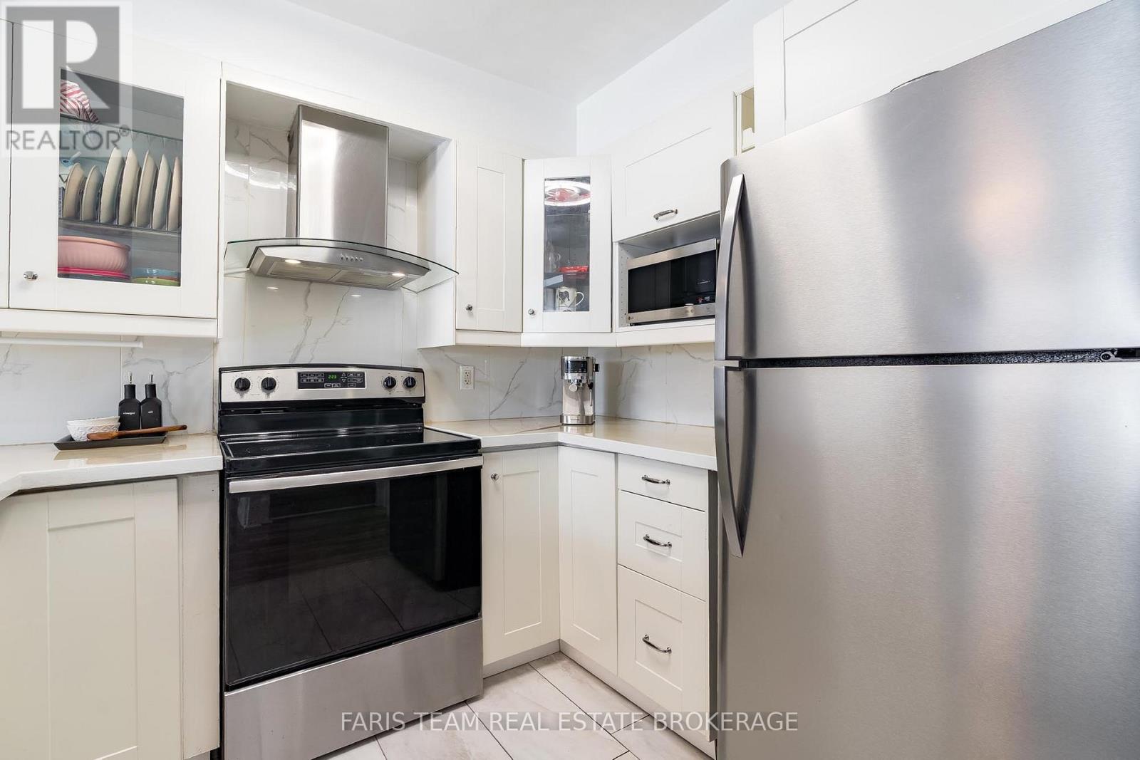 233 Stanley Street, Barrie, Ontario  L4M 6X9 - Photo 5 - S13212612