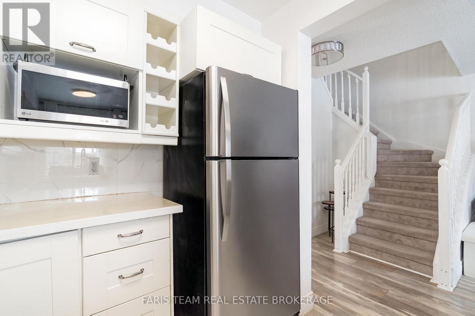 233 Stanley Street, Barrie, Ontario  L4M 6X9 - Photo 6 - S13212612