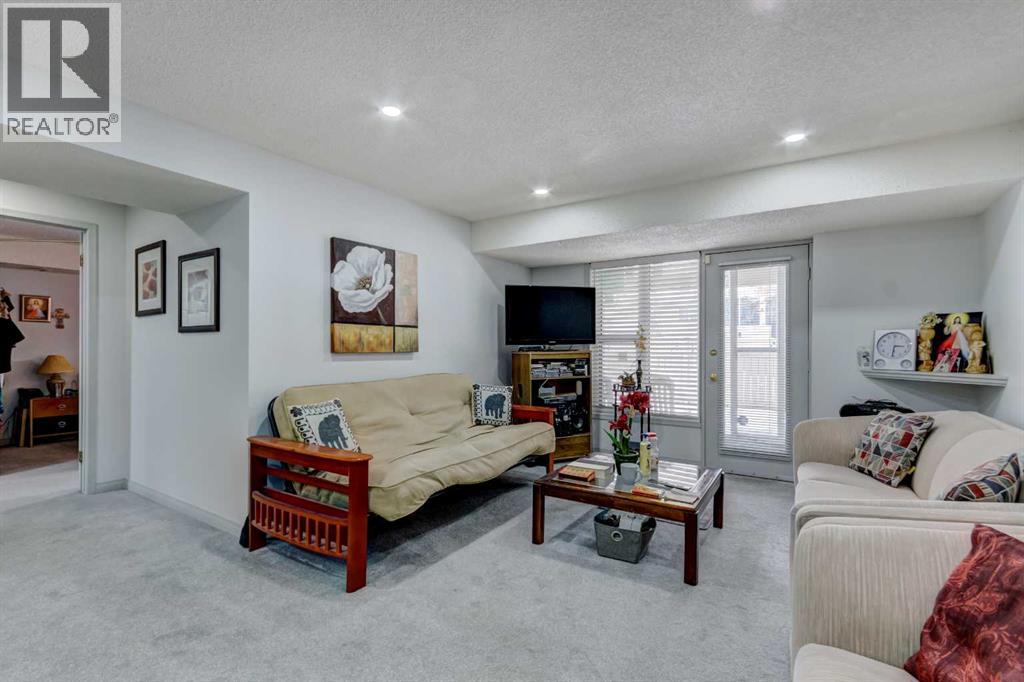 38 Millbank Hill SW, Calgary, Alberta  T2Y 2Y9 - Photo 23 - A2294549