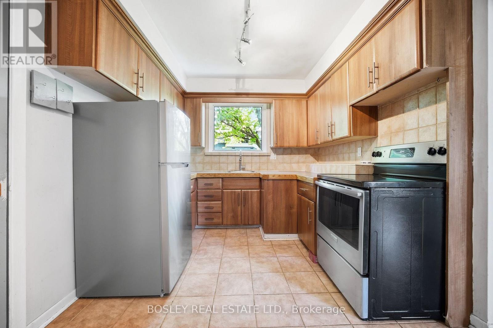 532 Sandmere Place, Oakville, Ontario  L6L 4G4 - Photo 7 - W13212642
