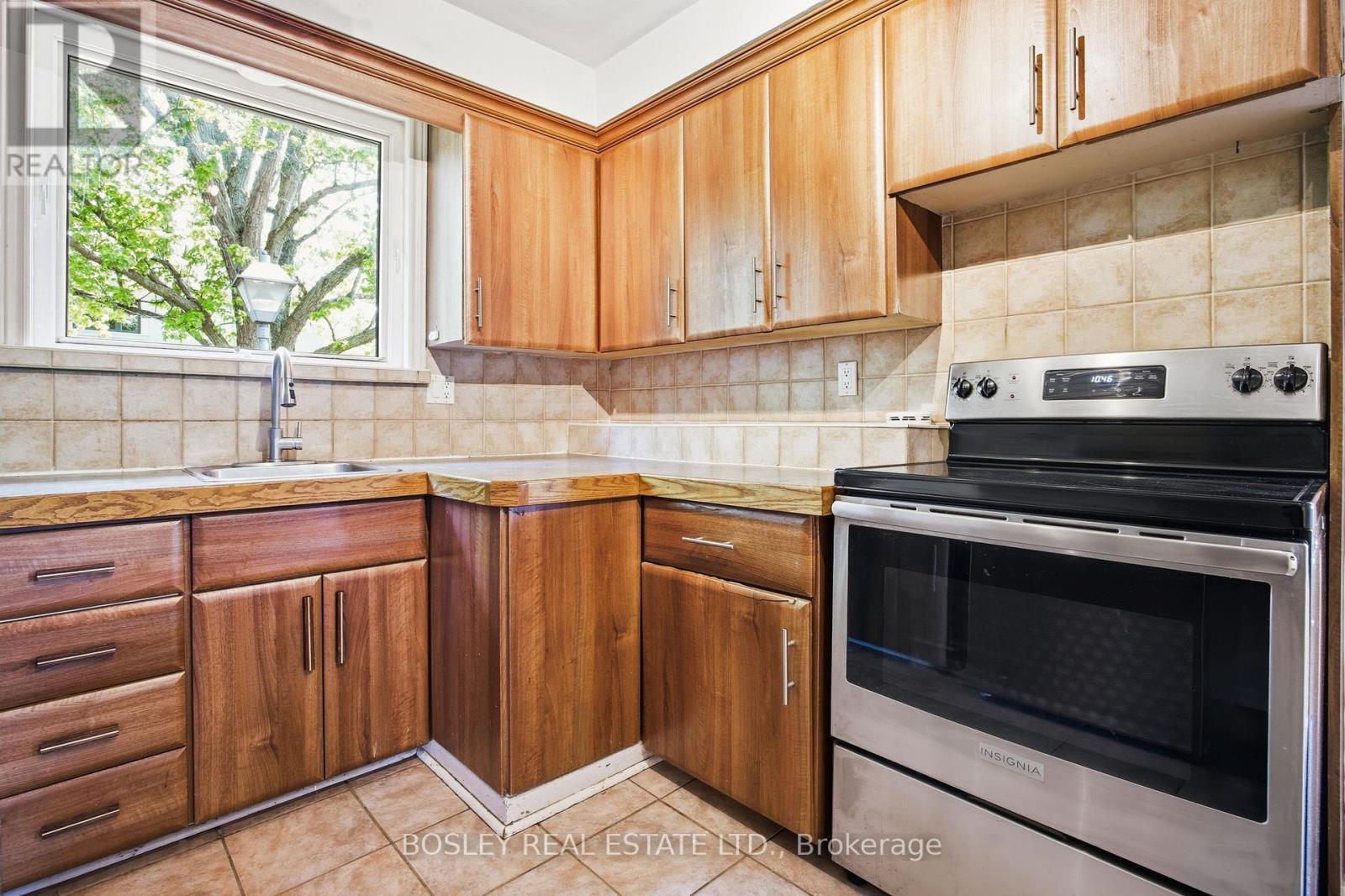 532 Sandmere Place, Oakville, Ontario  L6L 4G4 - Photo 8 - W13212642