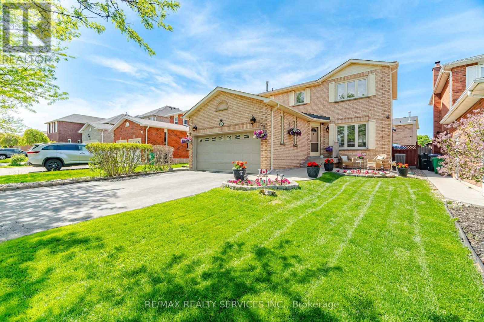 122 Flowertown Avenue, Brampton, Ontario  L6X 3Y6 - Photo 2 - W13212648