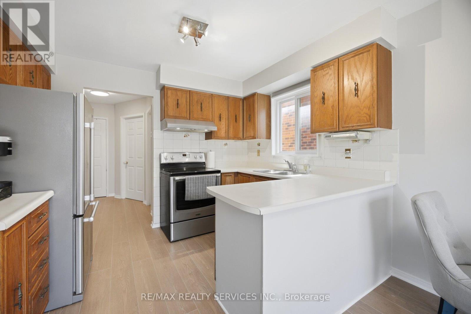 122 Flowertown Avenue, Brampton, Ontario  L6X 3Y6 - Photo 3 - W13212648