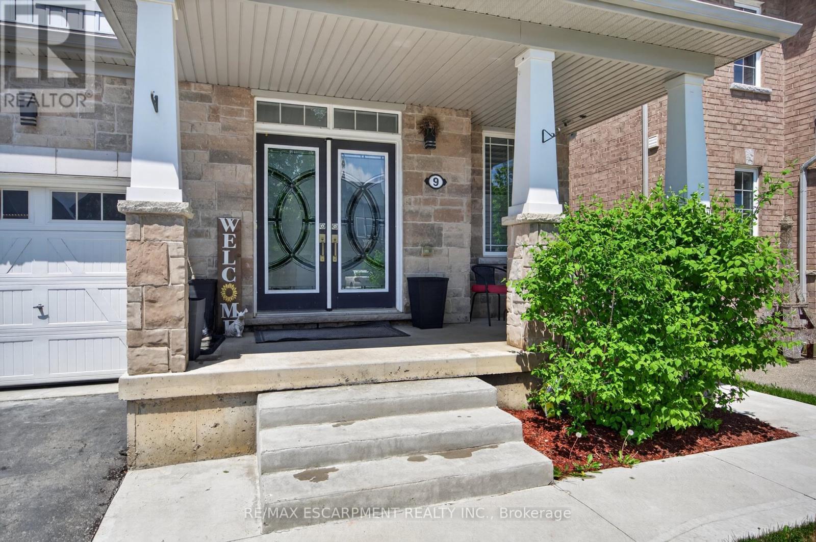 9 Fleming Crescent, Haldimand, Ontario  N3W 0C4 - Photo 3 - X13212610