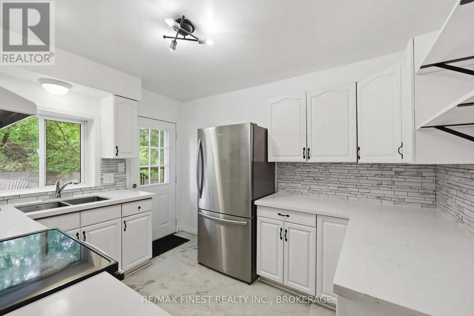 182 Montreal Street, Kingston, Ontario  K7K 3G4 - Photo 13 - X13210758