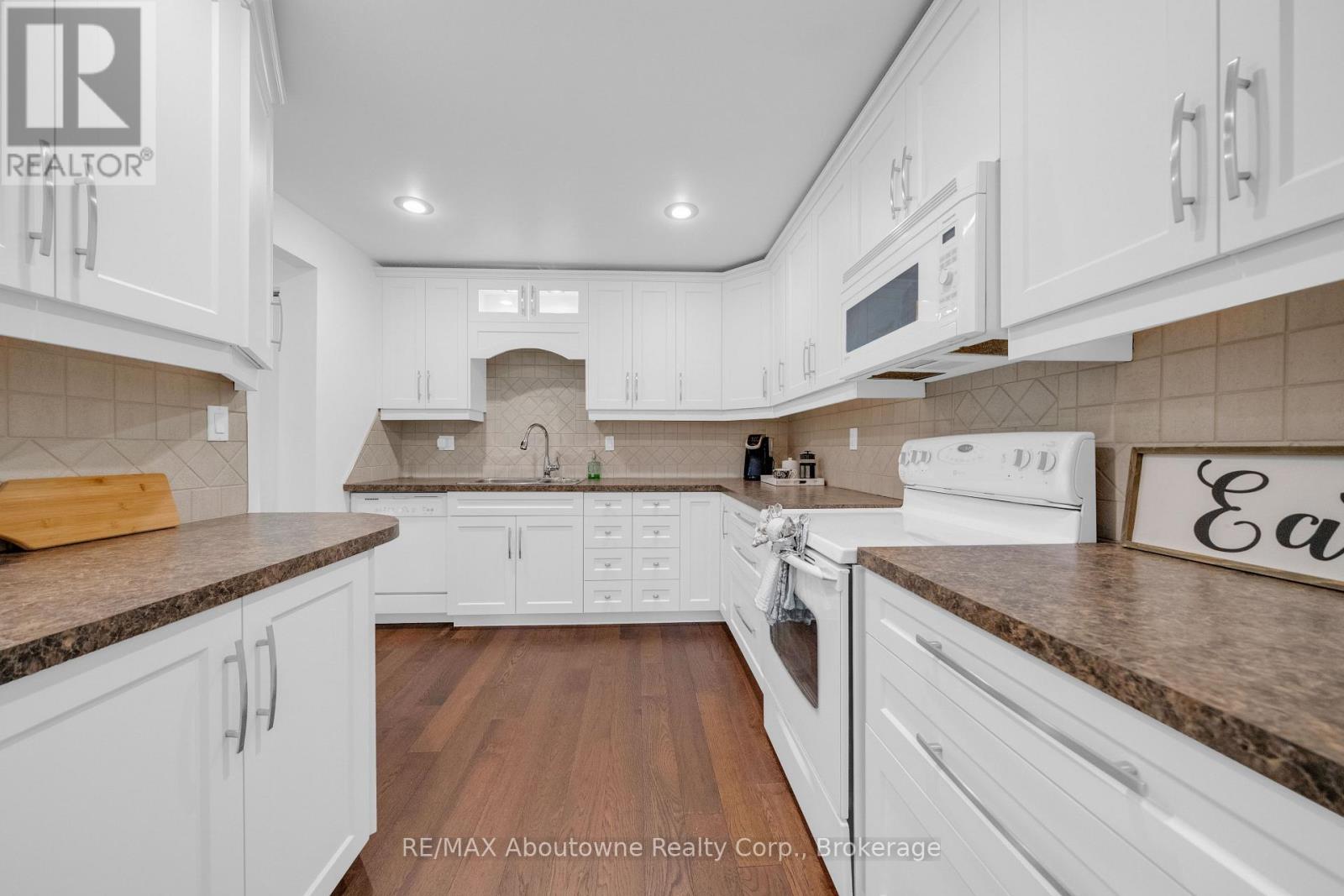 35 - 1270 Gainsborough Drive, Oakville, Ontario  M9A 0E1 - Photo 13 - W13212796