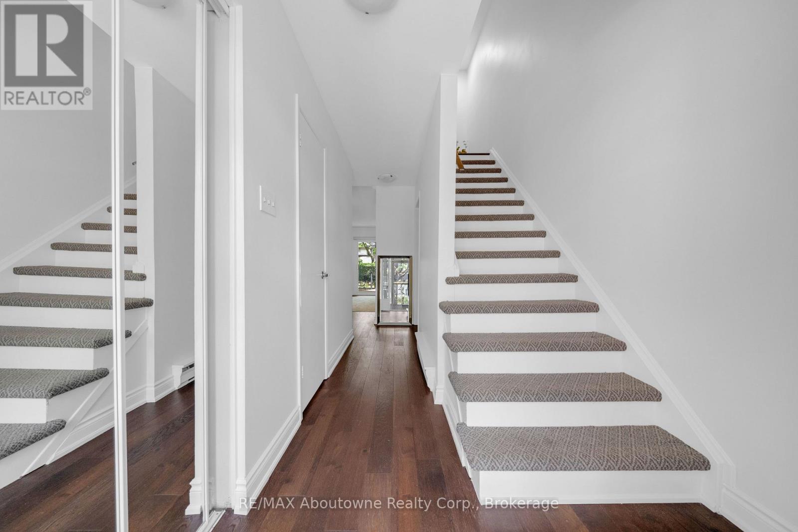 35 - 1270 Gainsborough Drive, Oakville, Ontario  M9A 0E1 - Photo 4 - W13212796