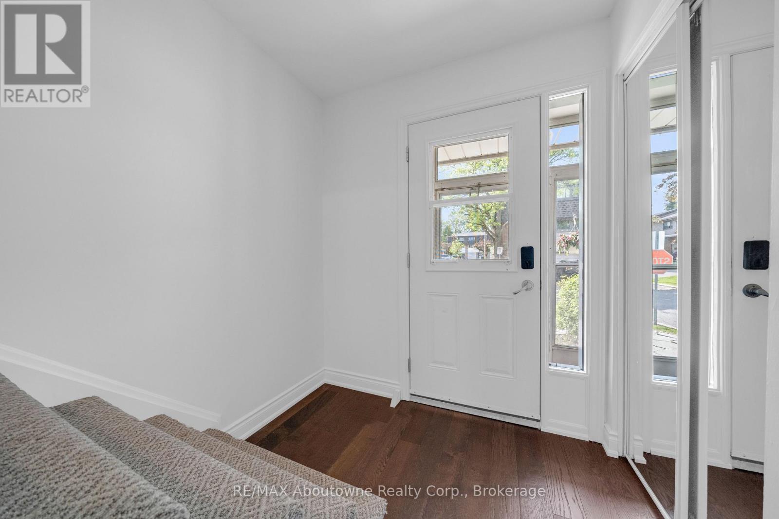 35 - 1270 Gainsborough Drive, Oakville, Ontario  M9A 0E1 - Photo 5 - W13212796