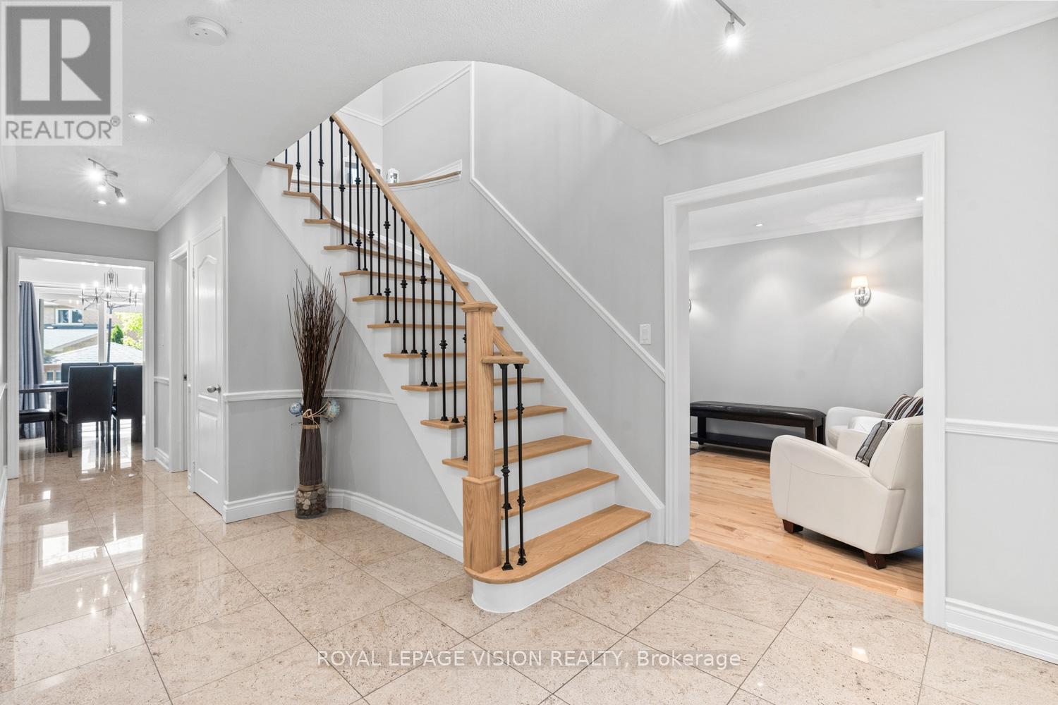 91 Princeton Gate, Vaughan (Maple), Ontario  L6A 2S7 - Photo 2 - N13165976