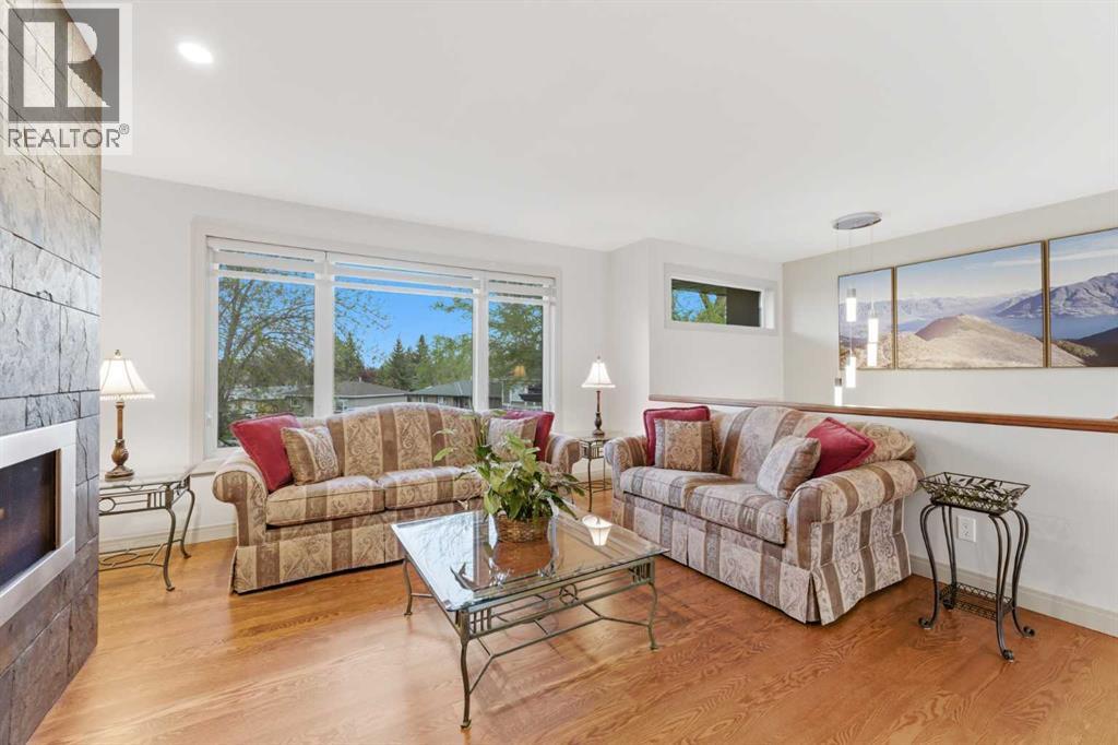 228 Cantrell Place Sw, Calgary, Alberta  T2W 1X3 - Photo 3 - A2291476