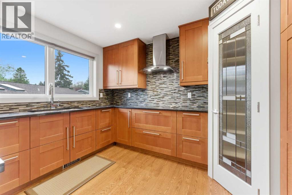 228 Cantrell Place Sw, Calgary, Alberta  T2W 1X3 - Photo 7 - A2291476