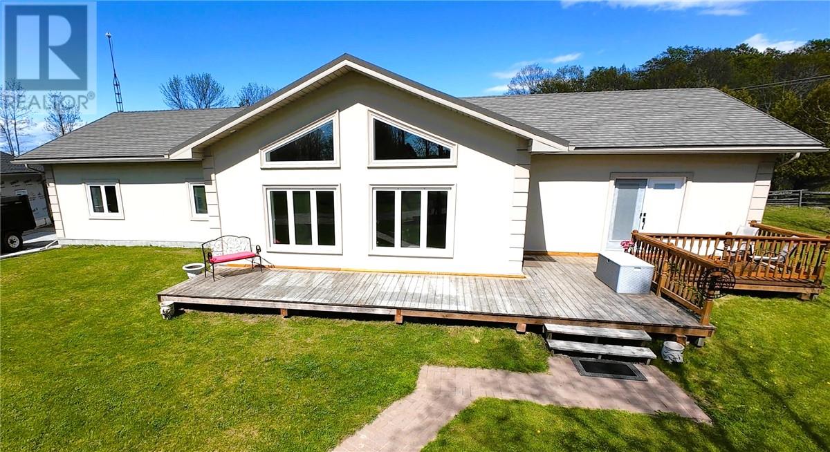 14 Maplewood Trail, Kagawong, Ontario P0P 1J0 - Photo 3 - 2128119