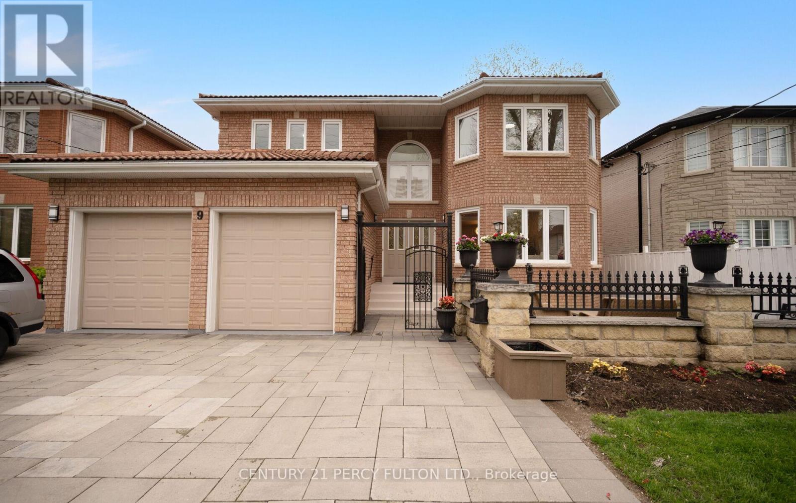 <div class="slider-price">$3,588,888</div><p>9 Gordon Avenue, Toronto, Ontario</p>