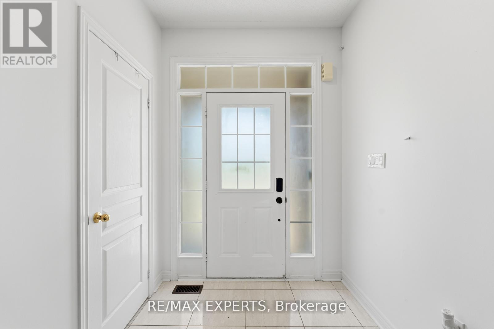 9 Port Arthur Crescent, Richmond Hill, Ontario  L4E 1B5 - Photo 4 - N13212872