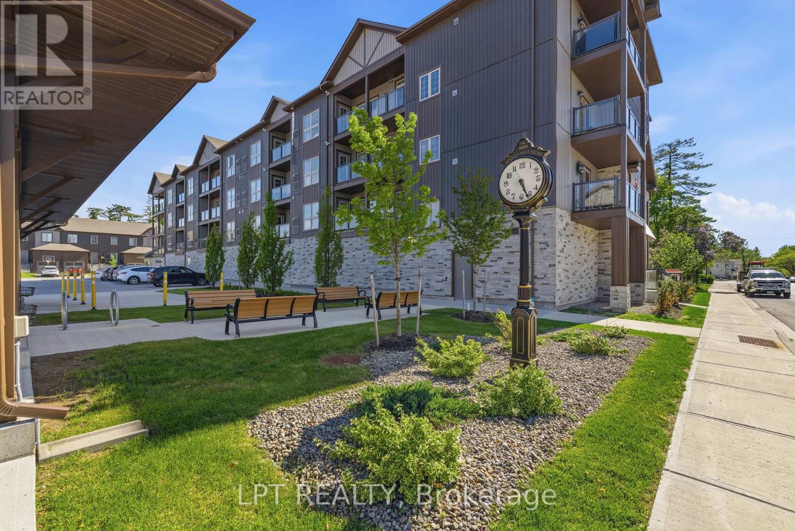 303 - 110 Grew Boulevard, Georgina, Ontario  L0E 1L0 - Photo 4 - N13212880