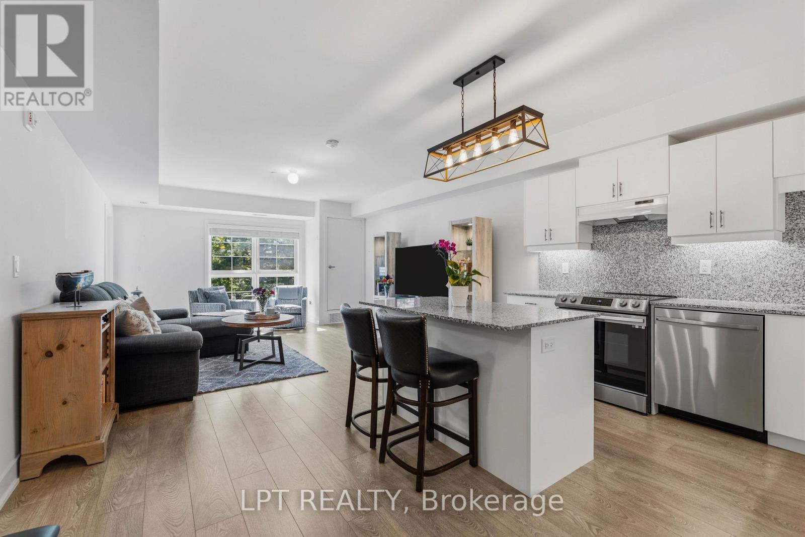 303 - 110 Grew Boulevard, Georgina, Ontario  L0E 1L0 - Photo 5 - N13212880