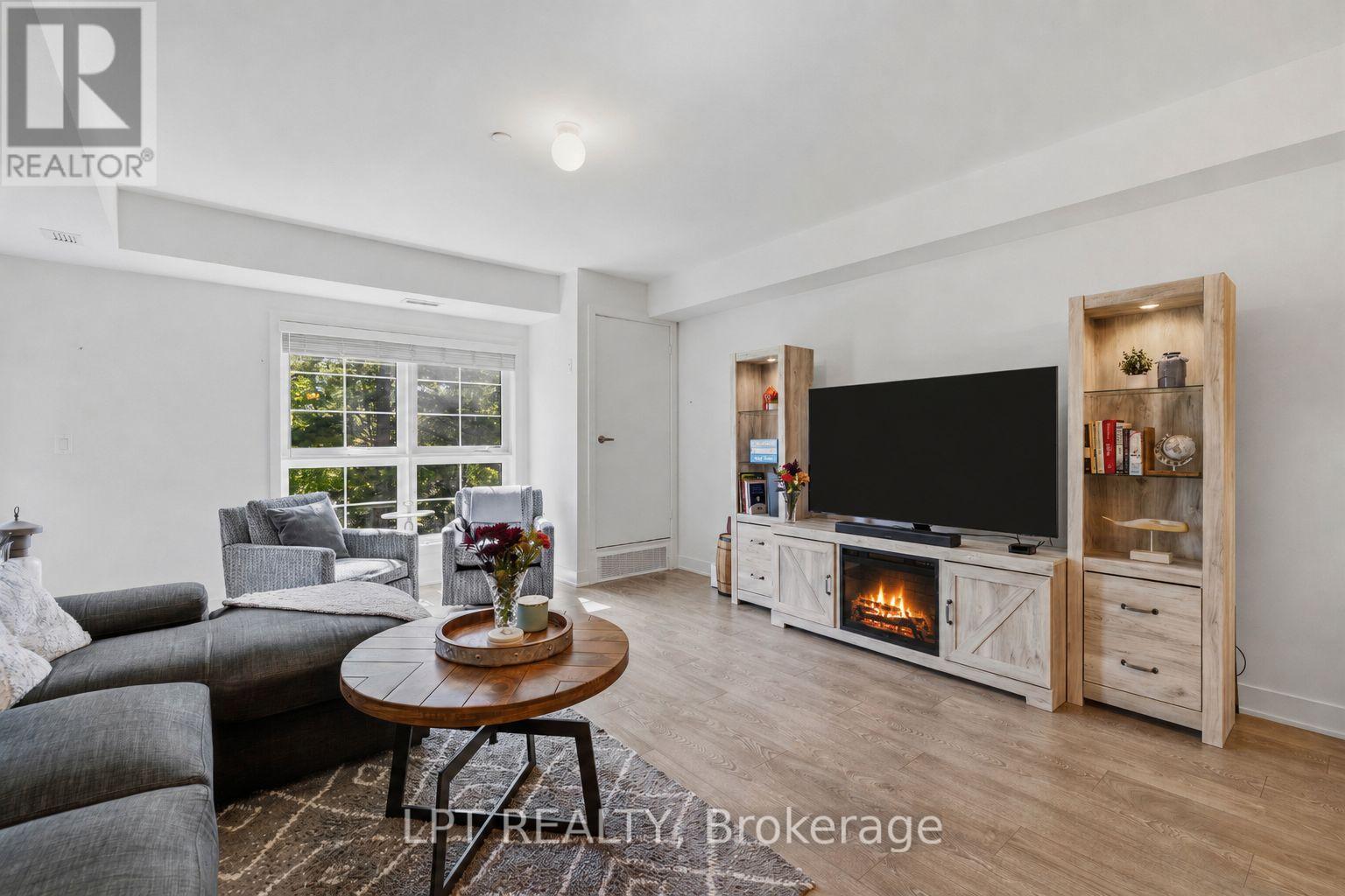 303 - 110 Grew Boulevard, Georgina, Ontario  L0E 1L0 - Photo 6 - N13212880