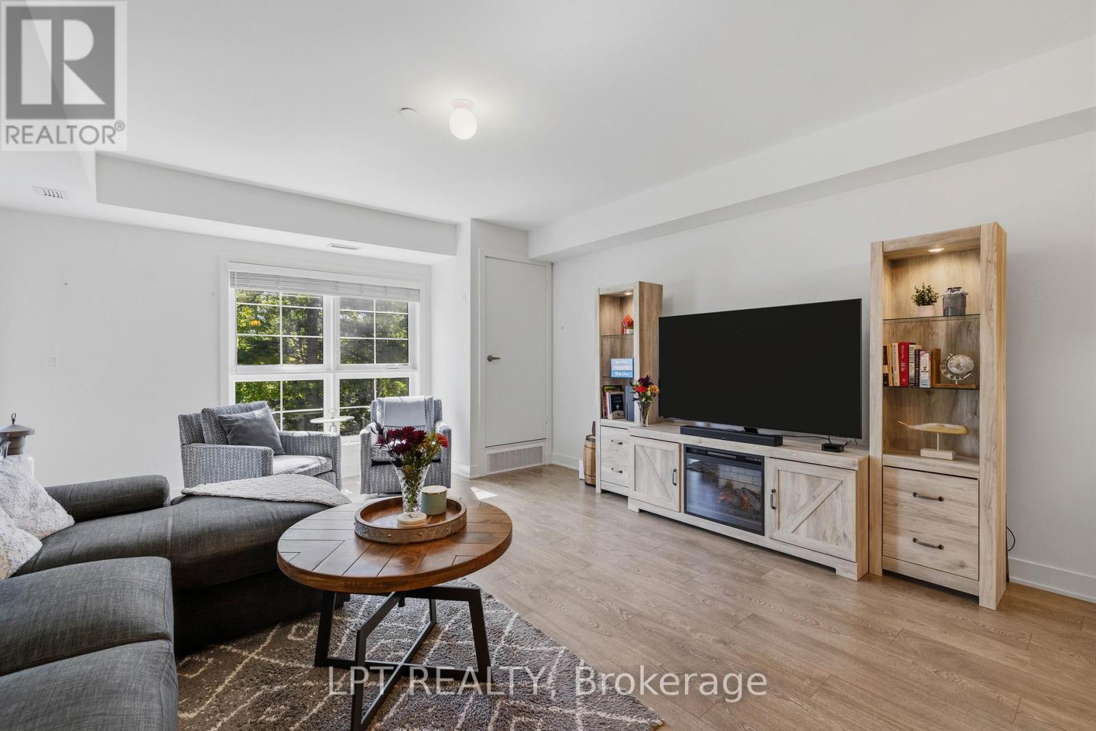 303 - 110 Grew Boulevard, Georgina, Ontario  L0E 1L0 - Photo 8 - N13212880