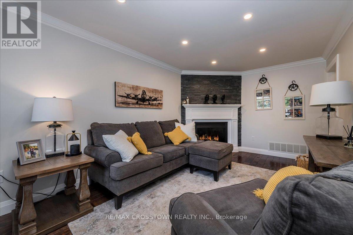 92 Golden Meadow Road, Barrie (Bayshore), Ontario  L4N 7G4 - Photo 5 - S13212768