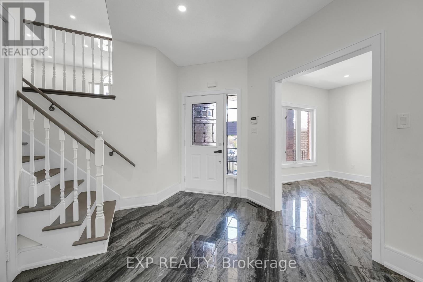 24 Jessica Drive, Barrie (Painswick South), Ontario  L4N 5S5 - Photo 4 - S13212810