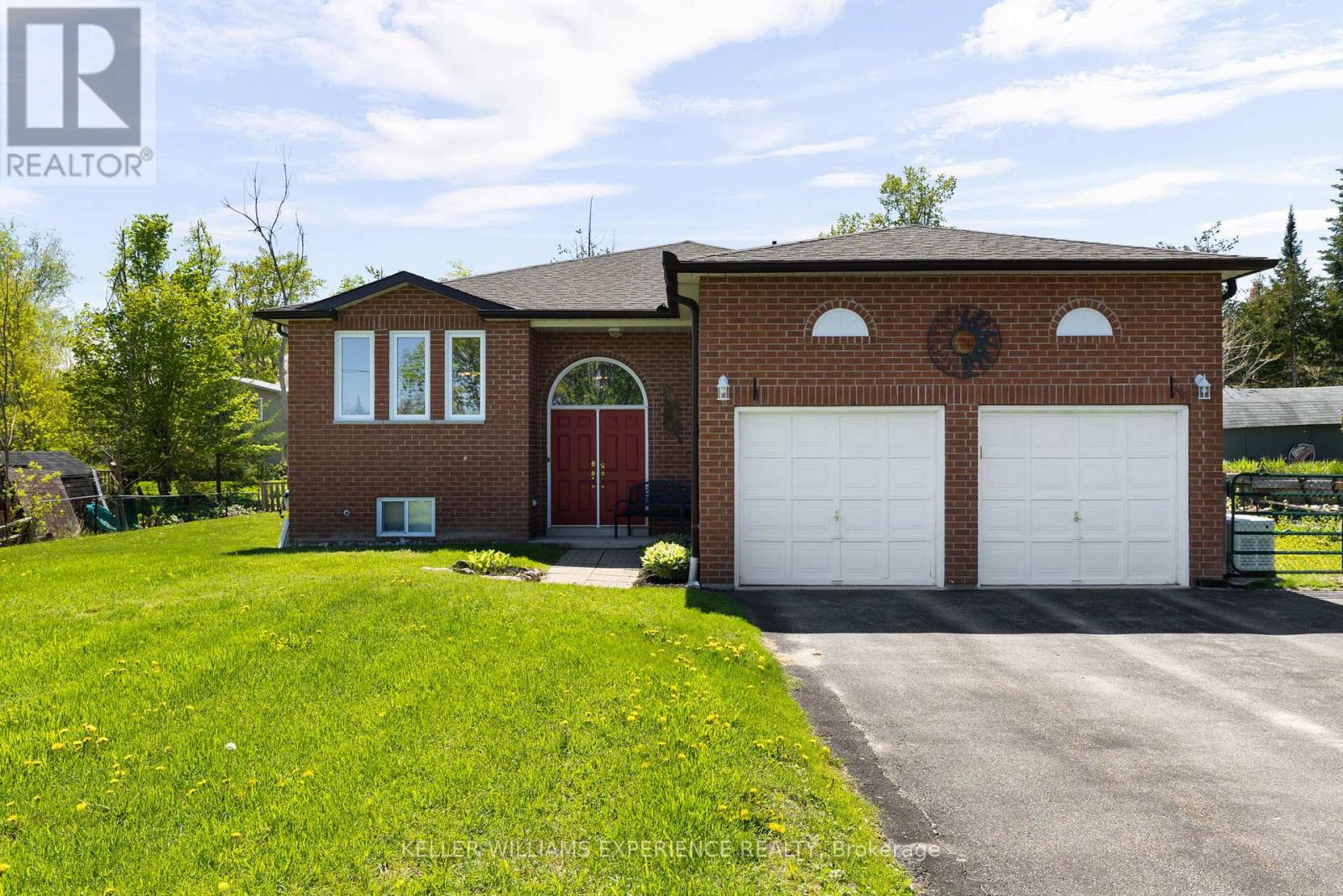 4 Campbell Avenue, Oro-Medonte, Ontario  L0L 1T0 - Photo 1 - S13212830