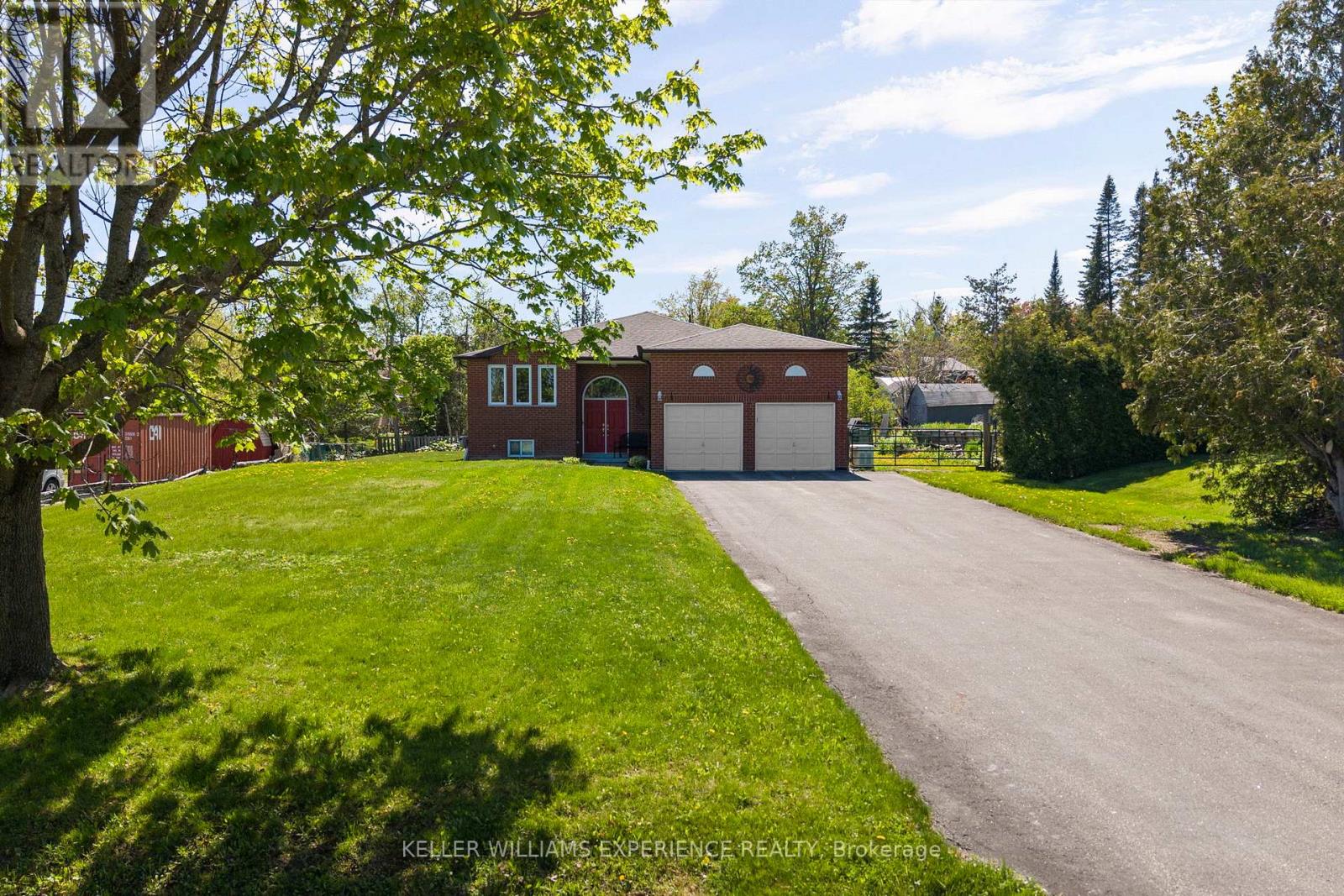 4 Campbell Avenue, Oro-Medonte, Ontario  L0L 1T0 - Photo 3 - S13212830