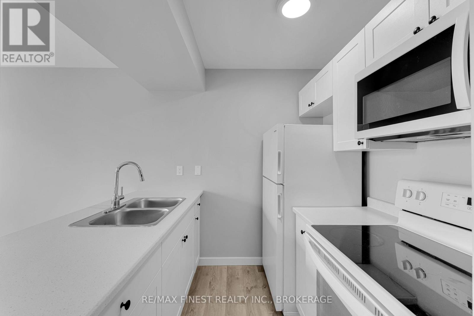 301 - 17 Eldon Hall Place, Kingston, Ontario  K7M 7H5 - Photo 17 - X13212852