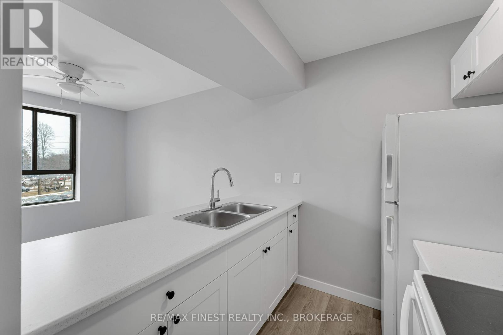 301 - 17 Eldon Hall Place, Kingston, Ontario  K7M 7H5 - Photo 18 - X13212852