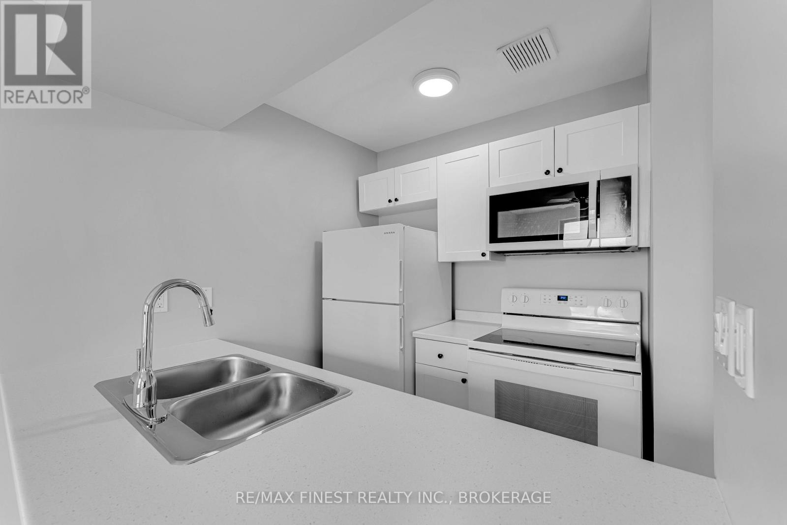 301 - 17 Eldon Hall Place, Kingston, Ontario  K7M 7H5 - Photo 19 - X13212852