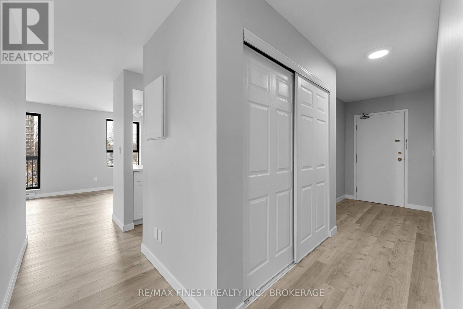 301 - 17 Eldon Hall Place, Kingston, Ontario  K7M 7H5 - Photo 5 - X13212852