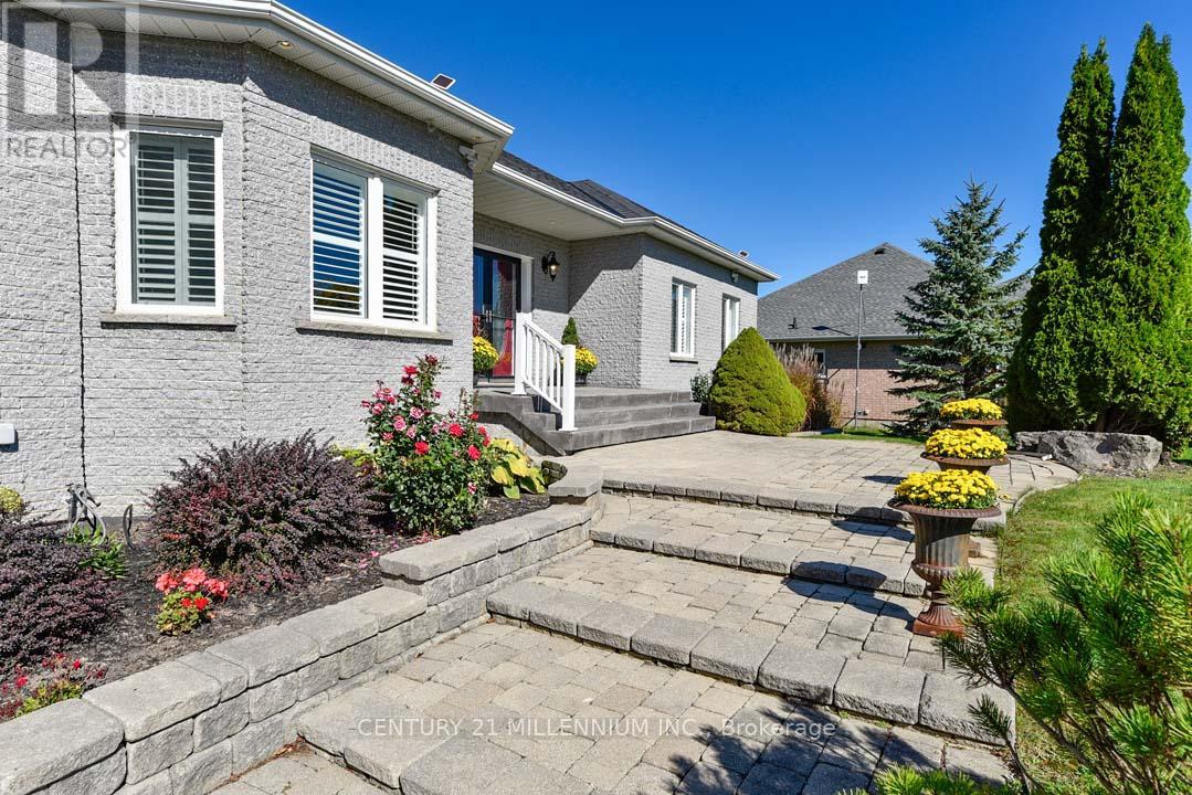 8 Castlewood Court, Caledon, Ontario  L7K 0C1 - Photo 10 - W13212734