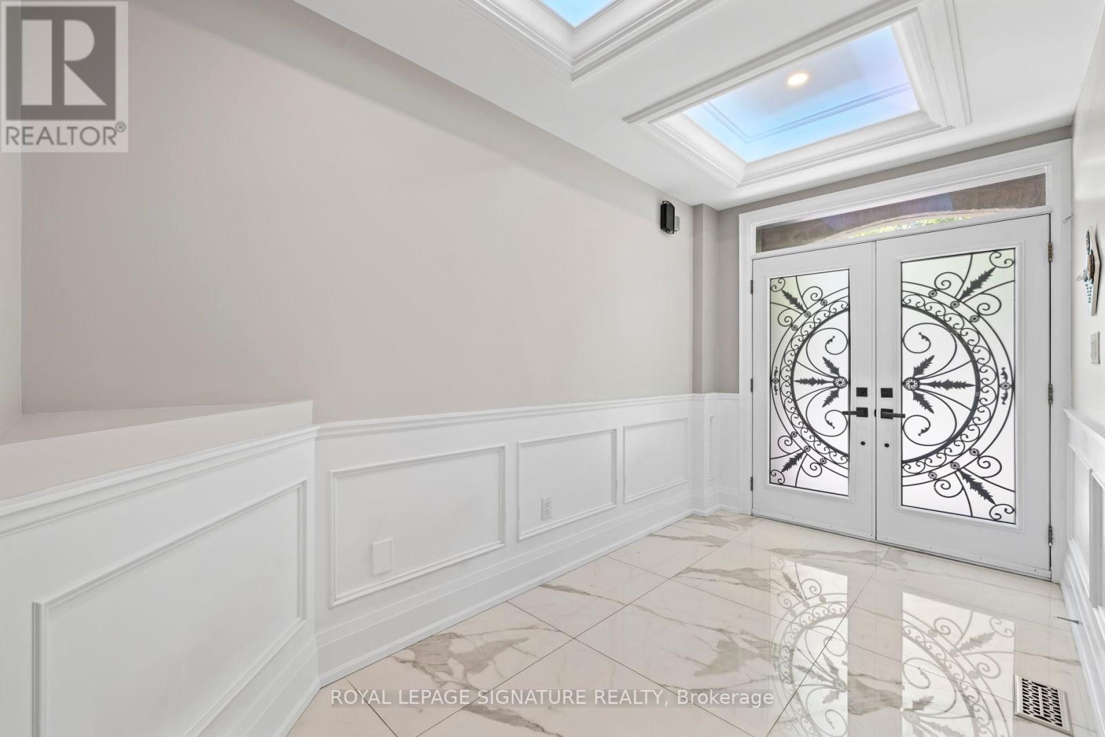2480 Upper Valley Crescent, Oakville, Ontario  L6H 7P2 - Photo 4 - W13212812