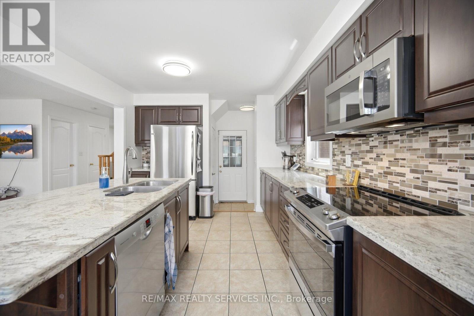28 Ponymeadow Way, Brampton (Credit Valley), Ontario  L6X 0M3 - Photo 11 - W13212860