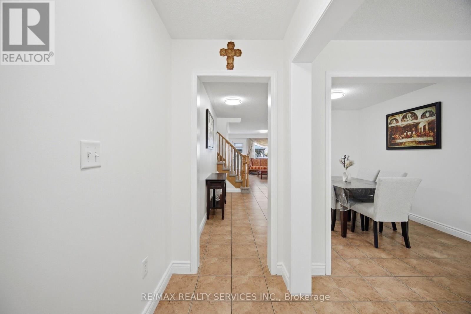 28 Ponymeadow Way, Brampton (Credit Valley), Ontario  L6X 0M3 - Photo 3 - W13212860