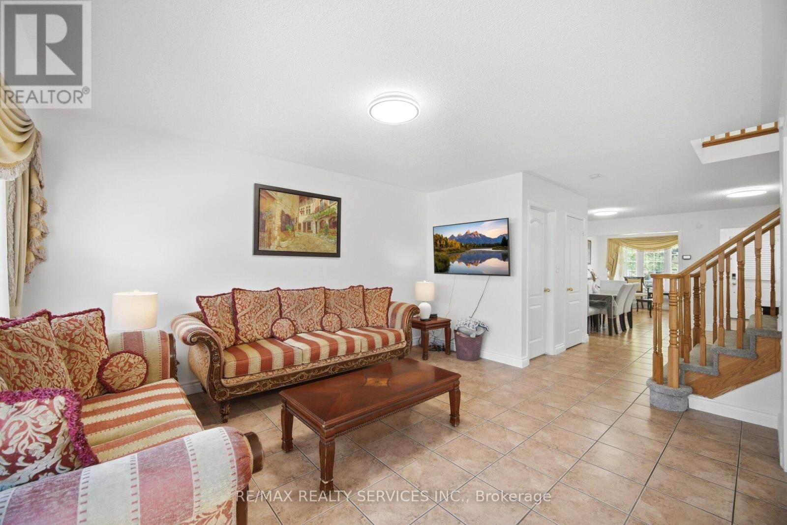 28 Ponymeadow Way, Brampton (Credit Valley), Ontario  L6X 0M3 - Photo 7 - W13212860