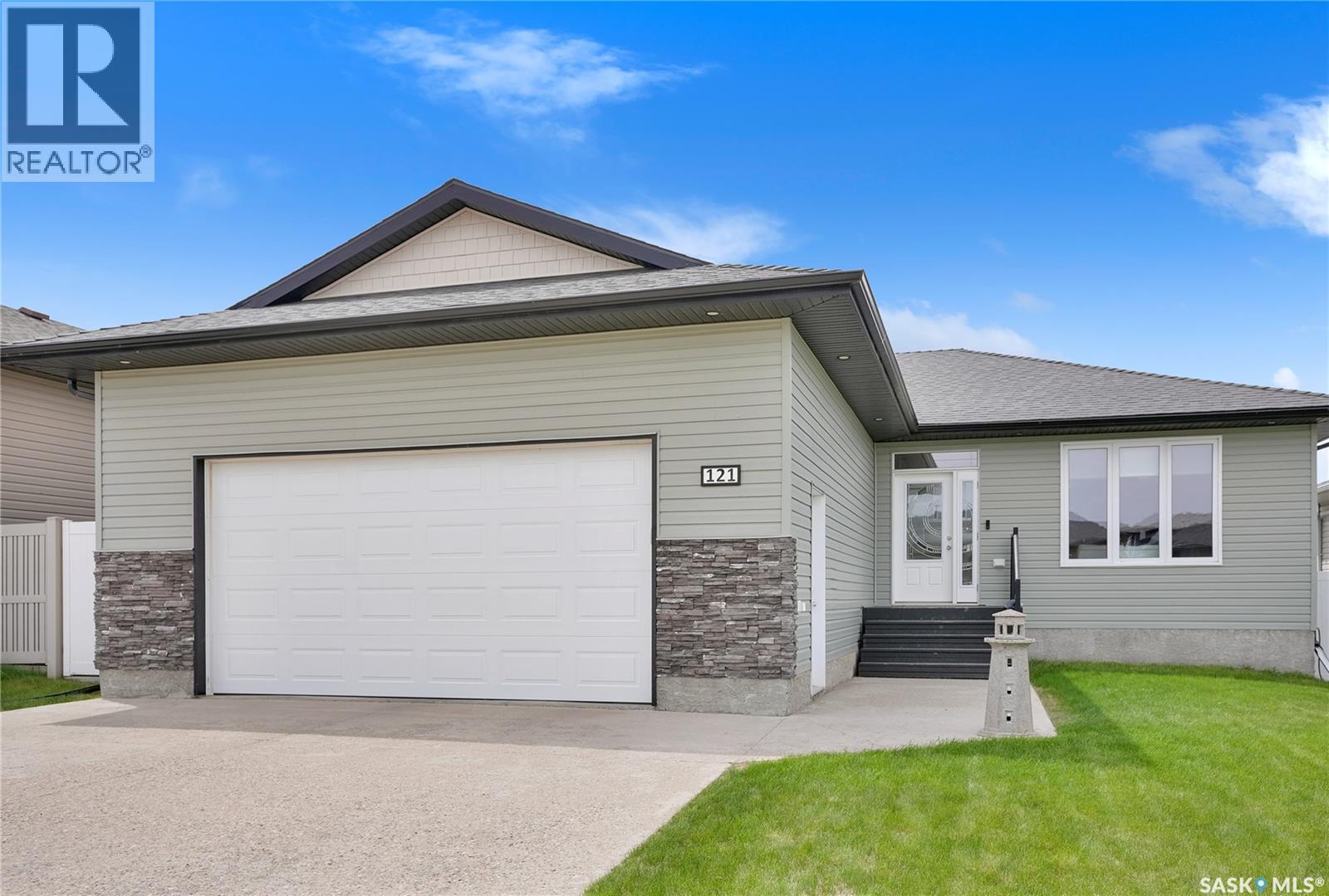 121 Everton CRESCENT, Moose Jaw, Saskatchewan