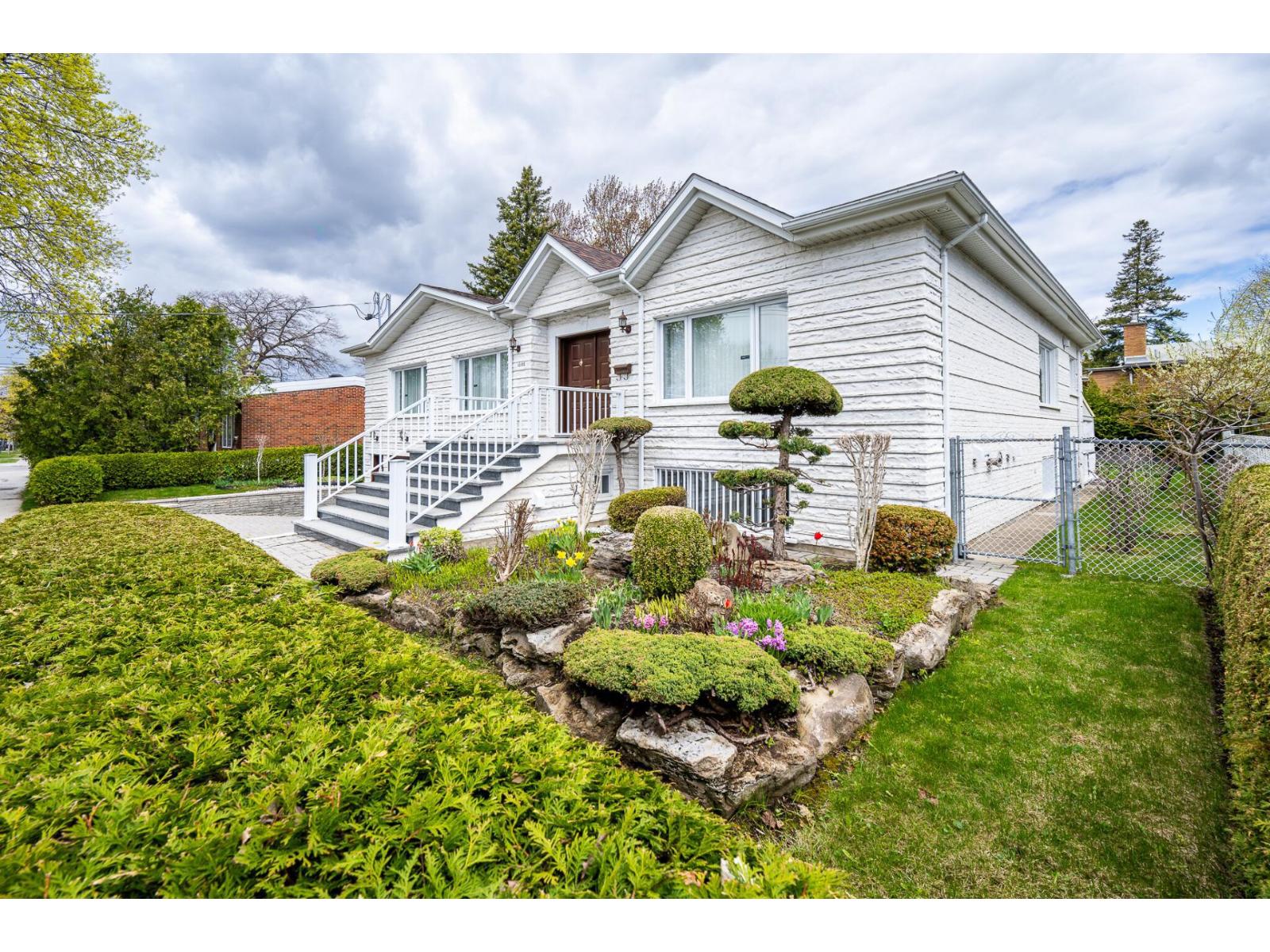 10195 Rue Francis Montréal (Ahuntsic-Cartierville) Quebec Canada H2B2N7 2