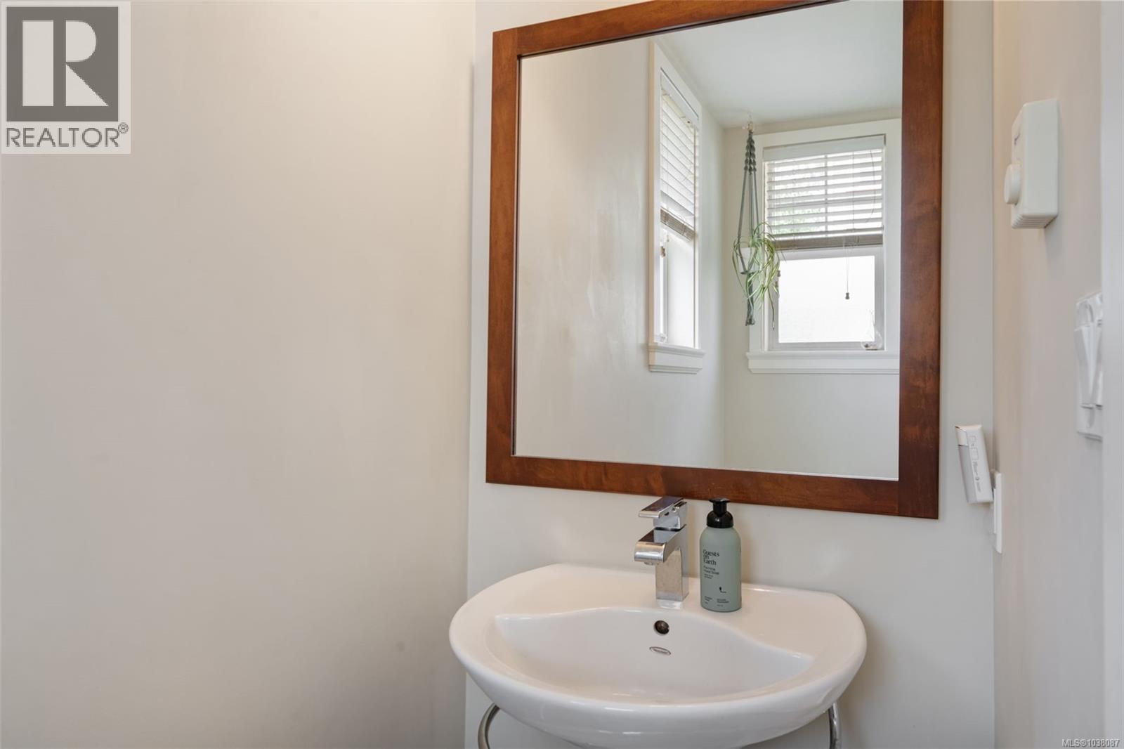 4 1105 Esquimalt Rd, Esquimalt, British Columbia  V9A 3N5 - Photo 17 - 1038087