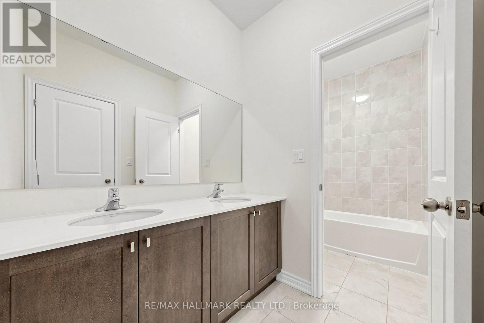 112 Weslock Crescent, Aurora, Ontario  L4G 7Z4 - Photo 45 - N13171106