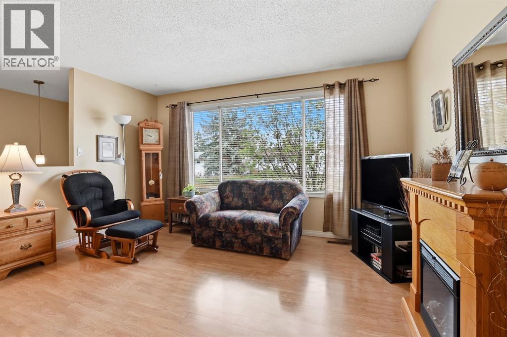 5327 38 Street, Innisfail, Alberta  T4G 1E8 - Photo 5 - A2315432