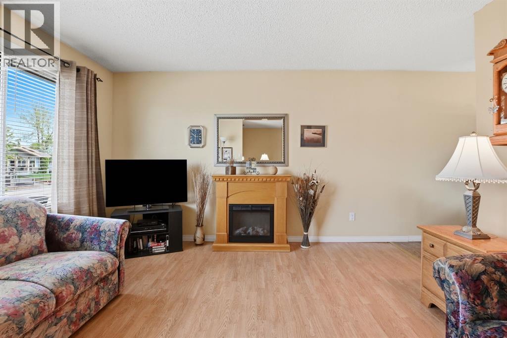 5327 38 Street, Innisfail, Alberta  T4G 1E8 - Photo 4 - A2315432