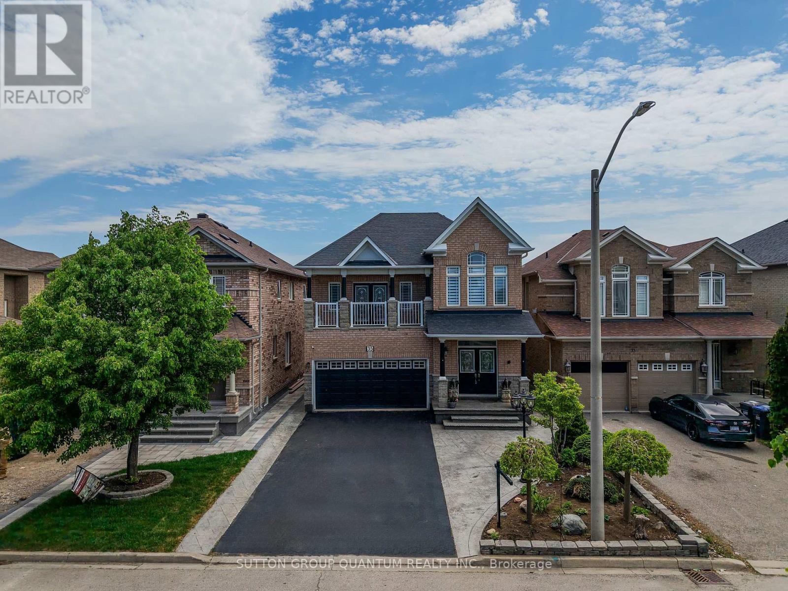 35 Devonsleigh Drive, Brampton, Ontario  L7A 3S3 - Photo 2 - W13211382