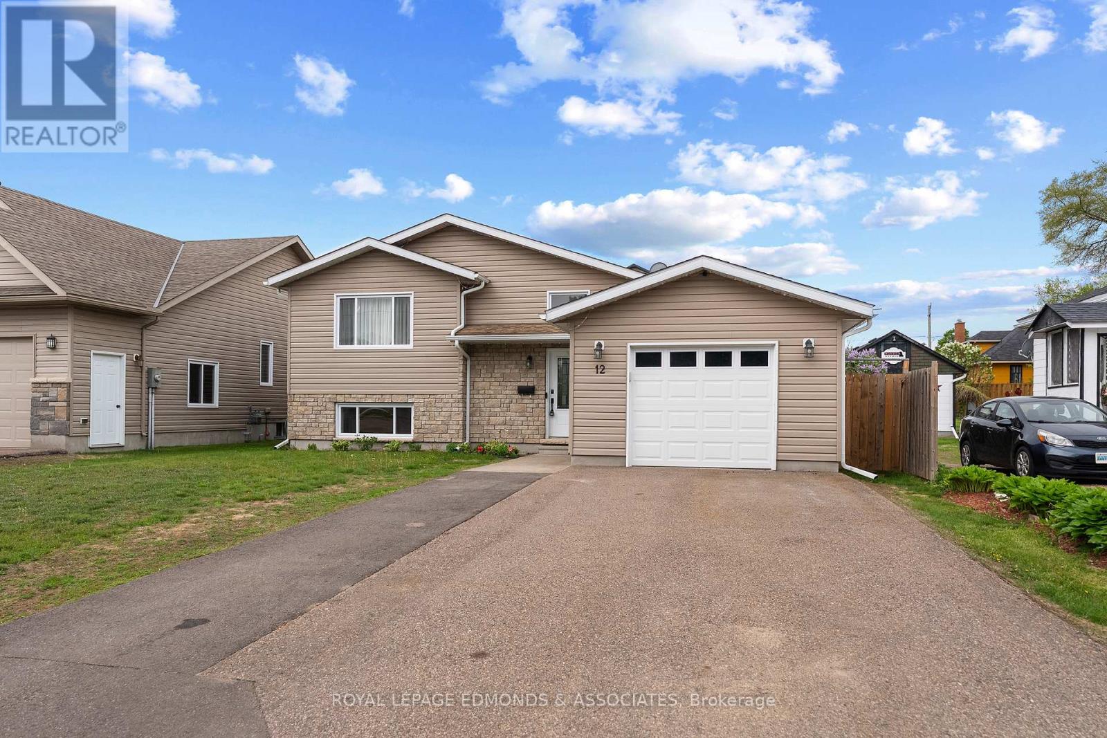 12 Wilbert Street, Petawawa, Ontario  K8H 2C6 - Photo 1 - X12983438